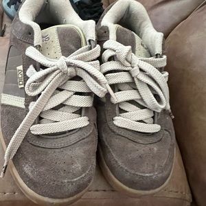 Adio Men’s vintage skateboarding shoes size 9